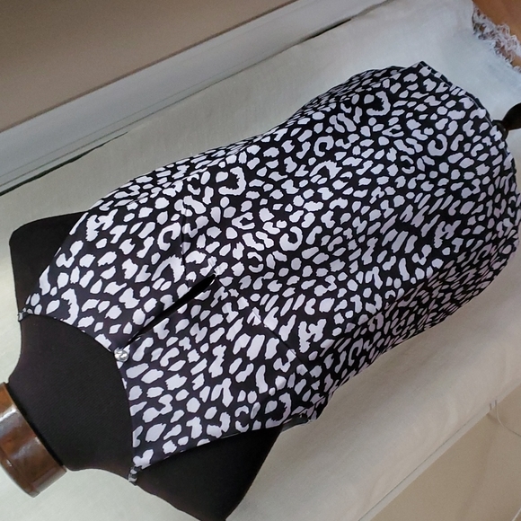 Elegant string strap tank - Picture 2 of 8